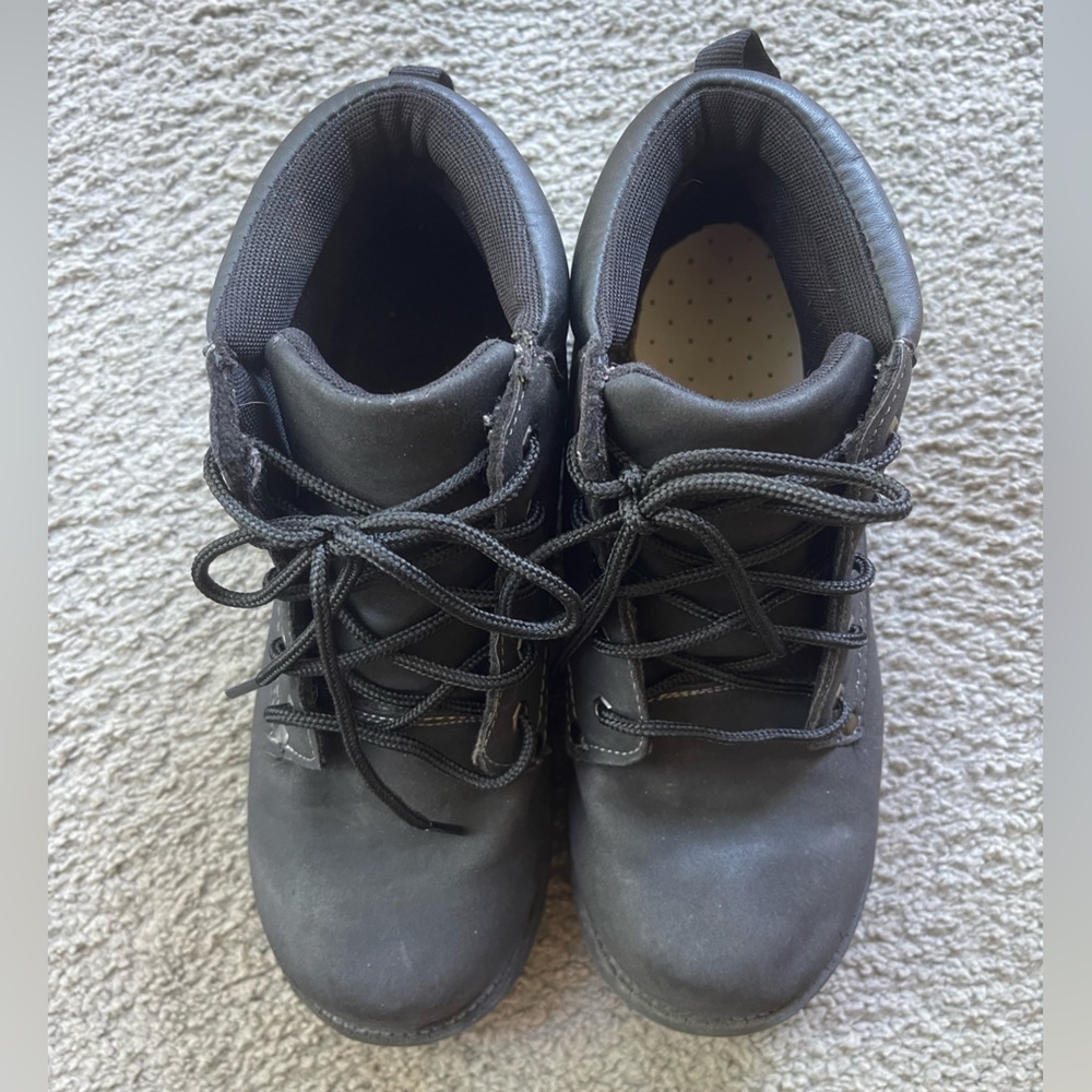 BRAHMA Boys Black Hiking Boots. Size Boys 5.